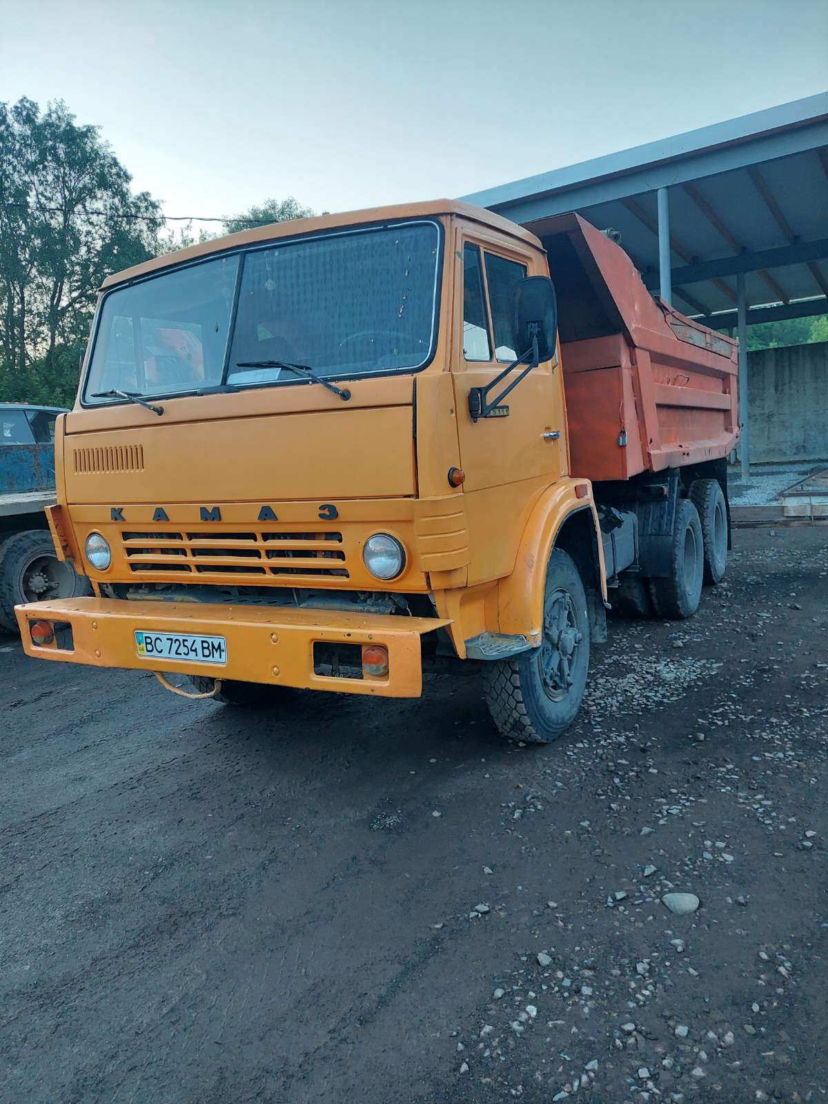 КамАЗ самоскид у Дрогобичі для доставки піску та щебеню